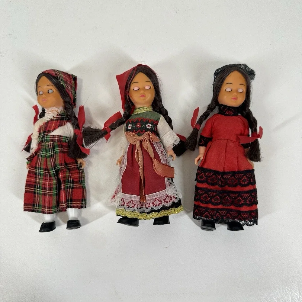 Vintage Nationality Dolls Lot of 3 Sleepy Eyes‎